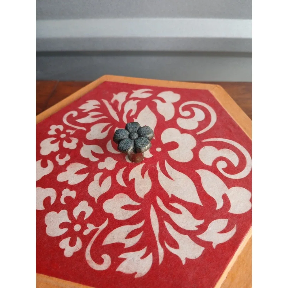 Vintage Kashmiri Papier Mache Hexagonal Trinket‎ Box Red Floral Stenciled 6